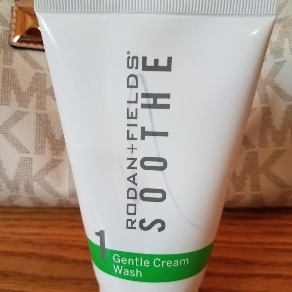 Rodan + Fields Soothe Gentle Cream Wash Cleanser